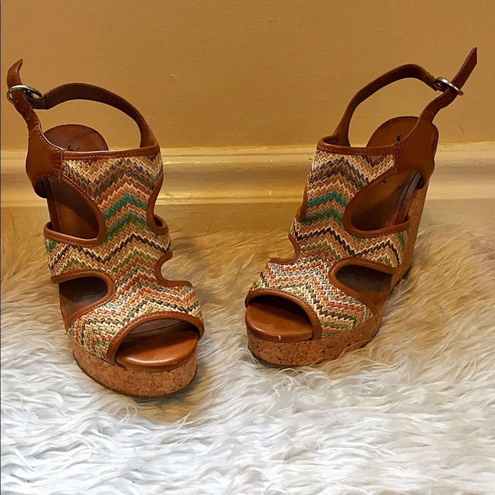Cute Lucky Brand women’s crochet wedges